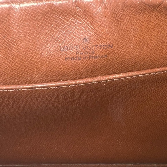 Louis Vuitton Mono Compiegne 23 Bag - Picture 14 of 16